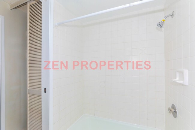 Building Photo - Kapiolani Terrace studio for rent