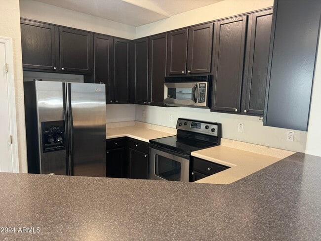 Building Photo - 446 N Alder Ct