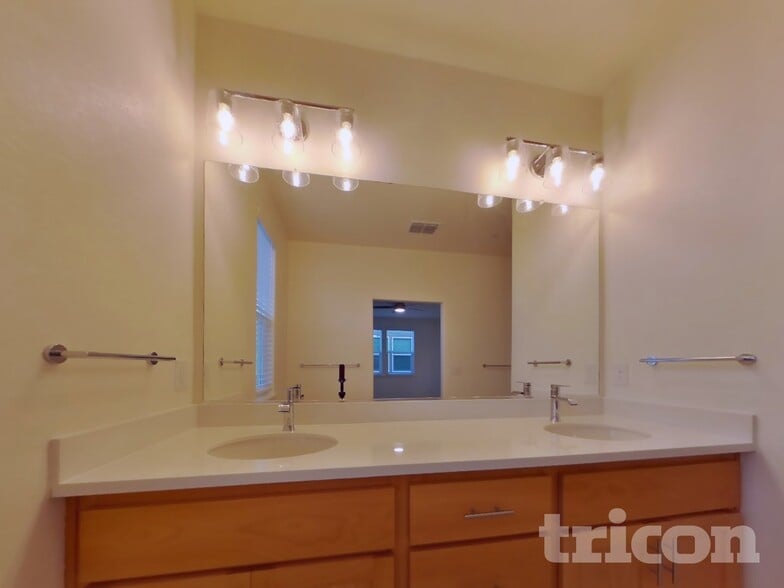 Building Photo - 8213 Perla Wy