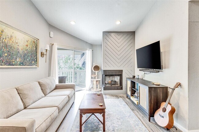 Building Photo - 2450 Wickersham Ln