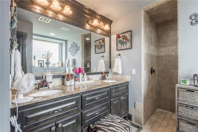 Building Photo - Stunning home in Deer Creek Schools!