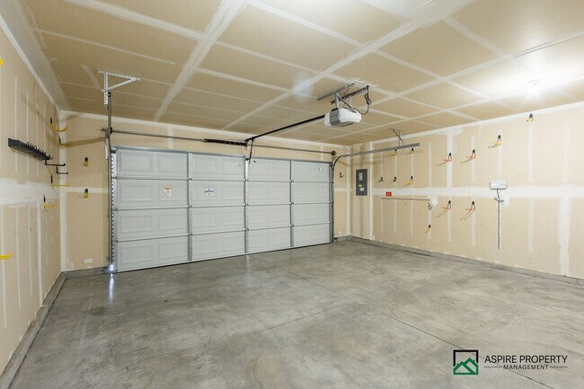 Building Photo - 4 Bed 2 Bath home for rent