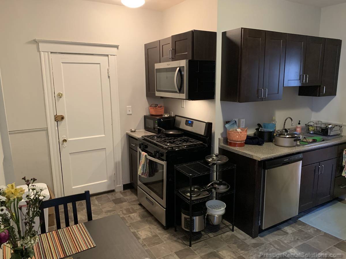 Building Photo - 170 Kelton St