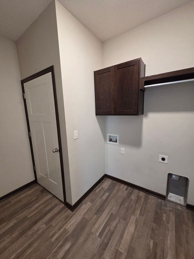 Building Photo - 1553 N Aster Cir