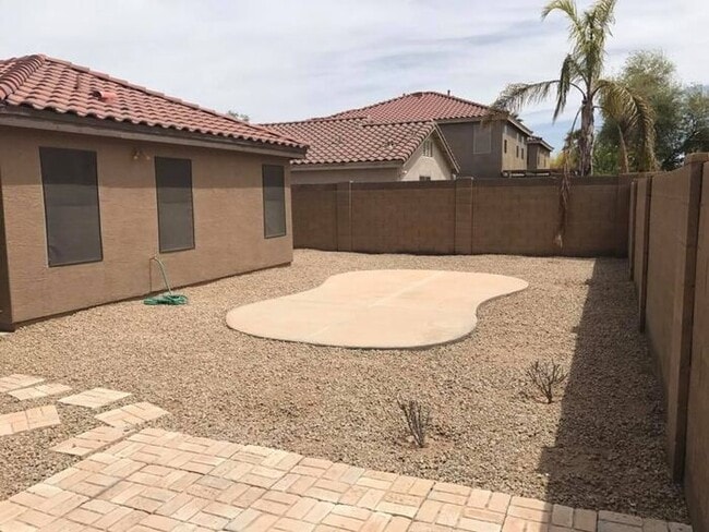 Building Photo - 3-bedroom, 2-bath on oversized lot