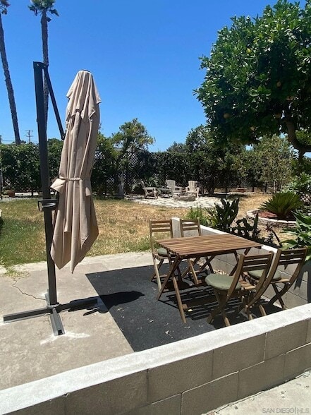 Building Photo - 5442 San Onofre Terrace