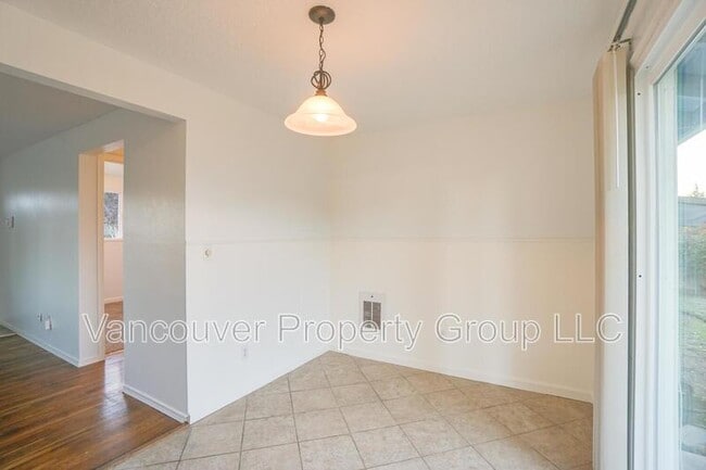 Building Photo - 14116 NE 82nd St