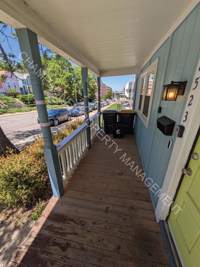 Building Photo - 3 Bedroom Home, conveniently located near UMKC!