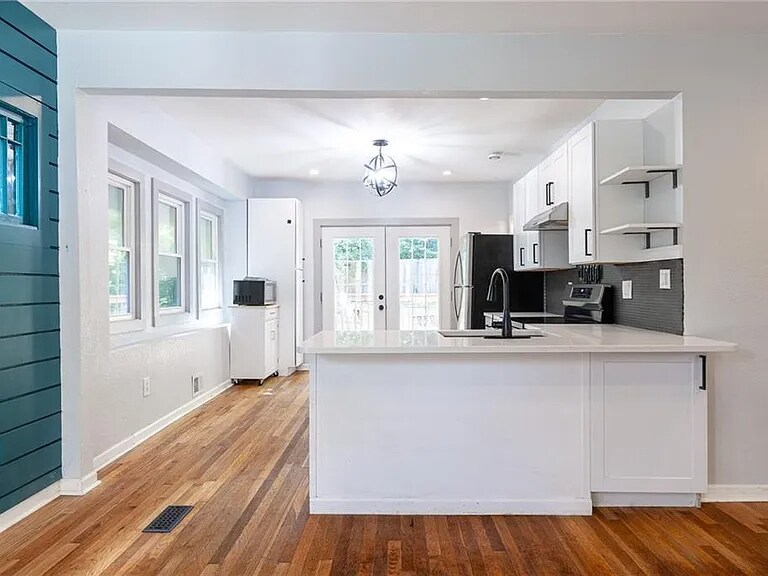 Building Photo - 3814 Wayne Ave