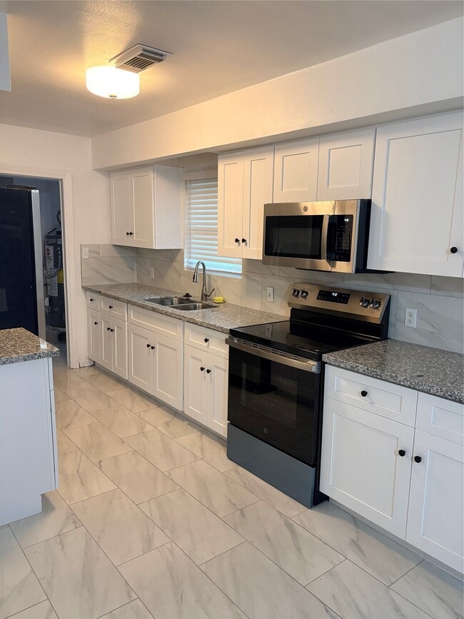 Building Photo - 4110 Wuthering Heights Dr