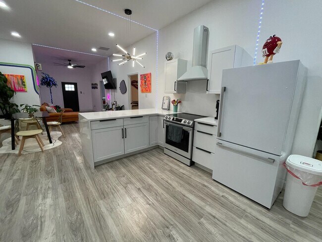 Building Photo - 1726 Vesey Ave