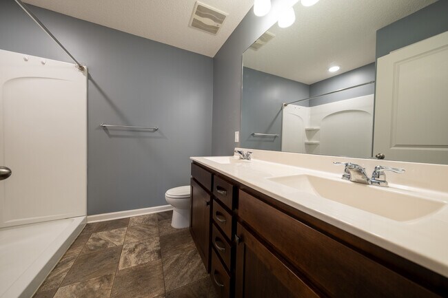 Building Photo - 15141 Emory Cir