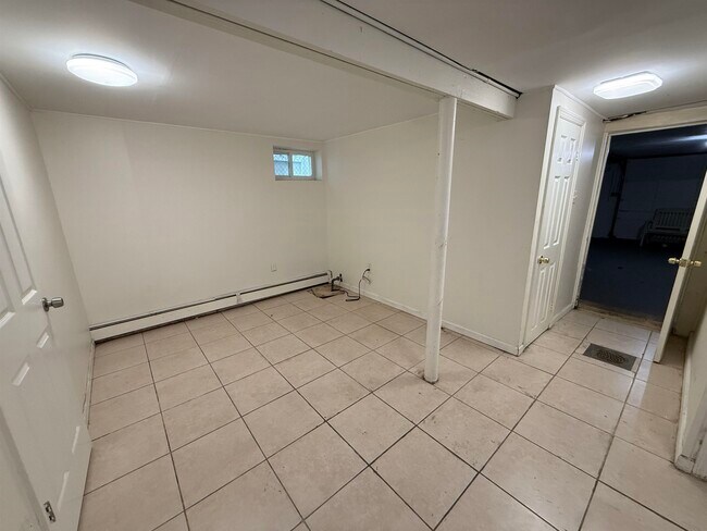 Building Photo - 36 W 9th St