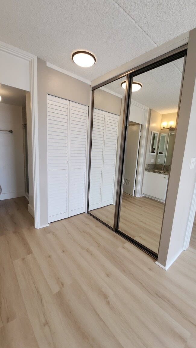 Building Photo - 469 Ena Rd