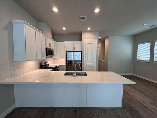 Building Photo - 1106 Olivier Ln