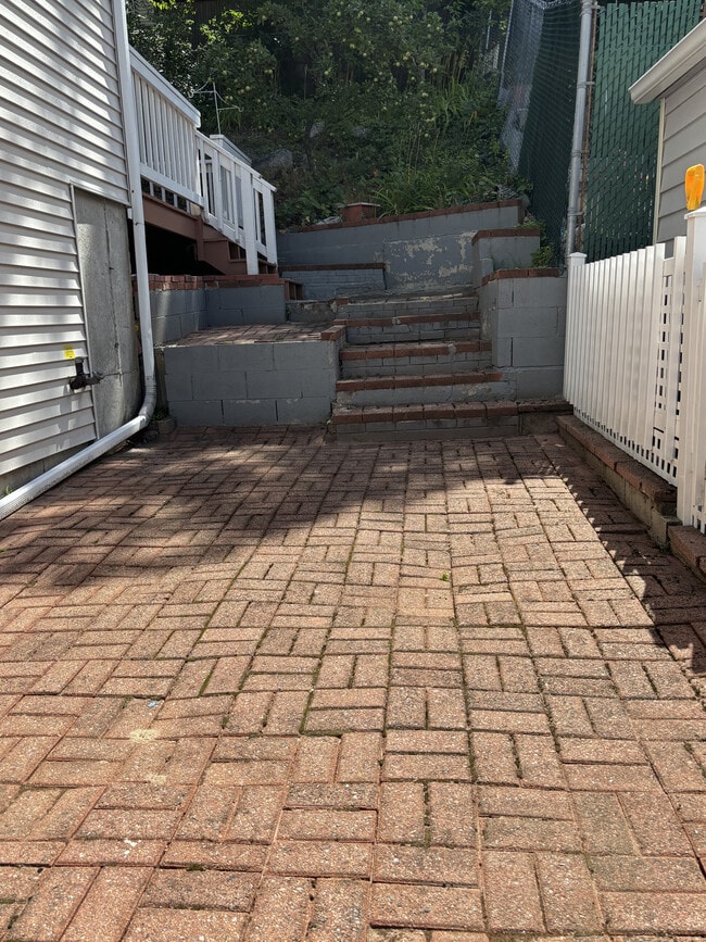 Building Photo - 118 Montclair Ave