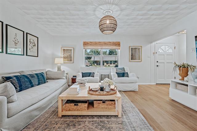 Building Photo - 10642 Mapleridge Dr