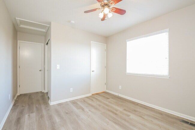 Building Photo - 11983 Dahlia Dr