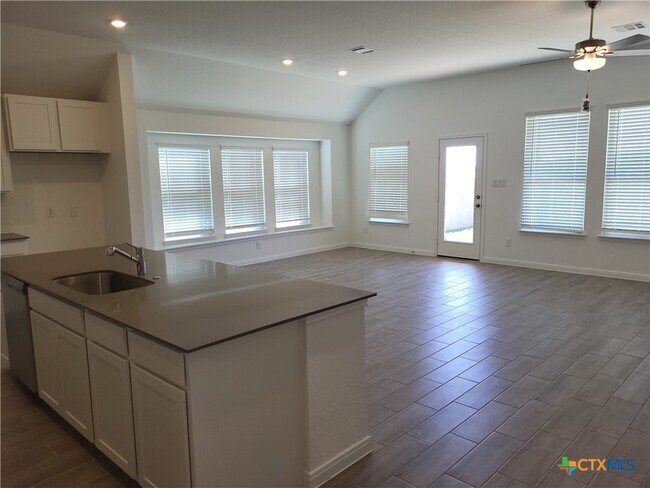 Building Photo - 1233 Fox Wing Wy