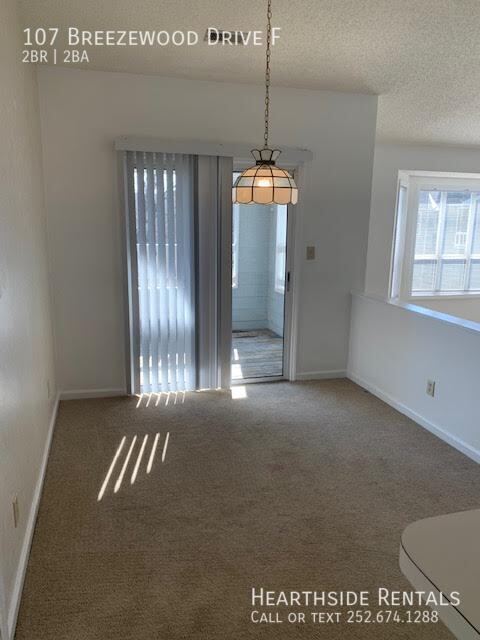 Building Photo - 107 Breezewood Dr