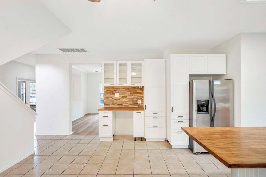 Building Photo - 1622 Abbey Ln