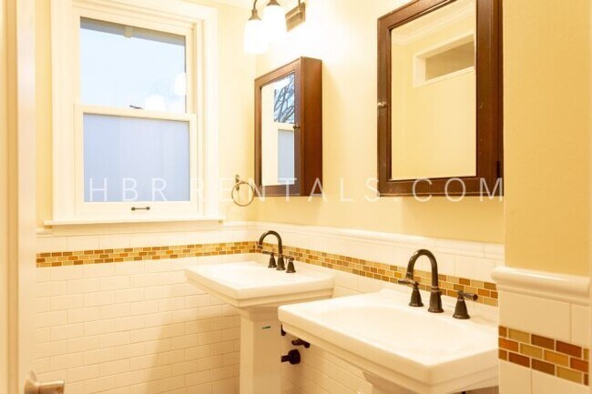 Building Photo - Charming Single-Story Home in the Heart of...