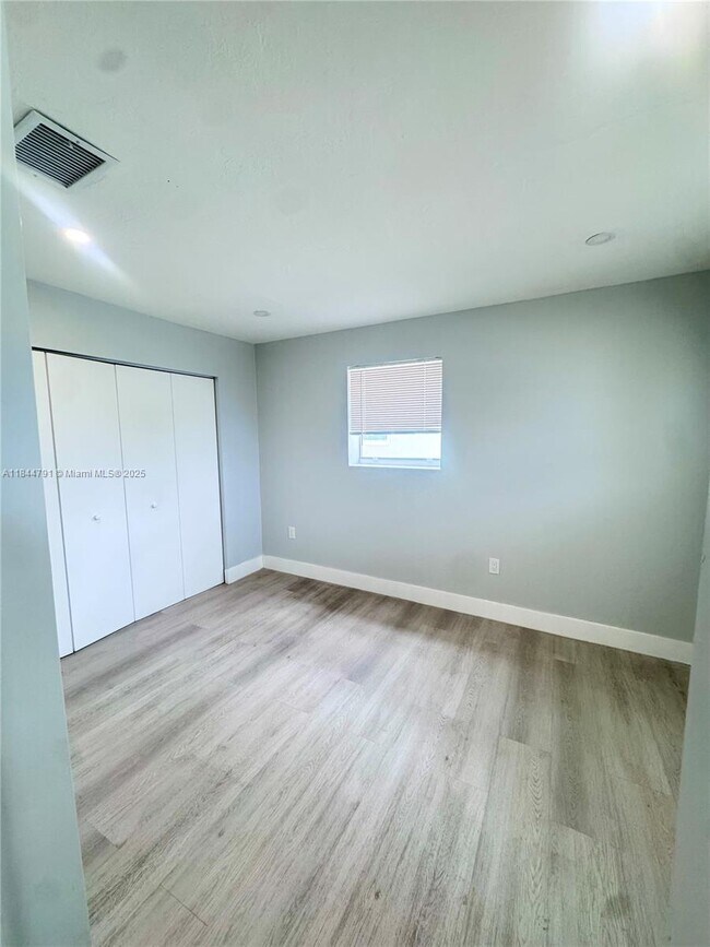 Building Photo - 3731 SW 58th Terrace