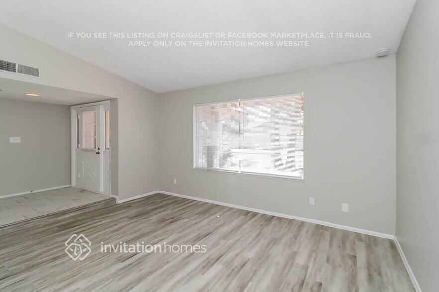 Building Photo - 1208 W Topeka Dr