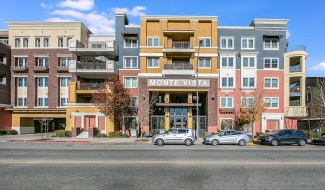 Building Photo - Luxury 1 Bedroom Condo