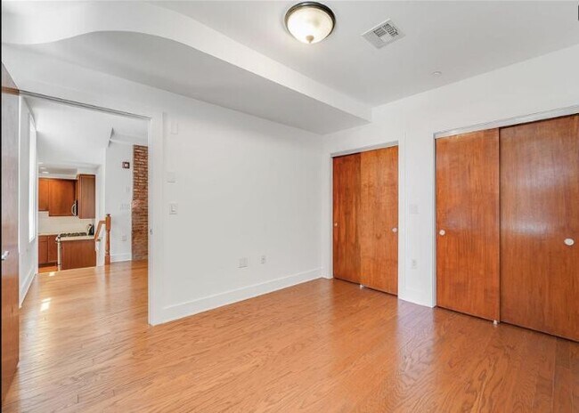 Building Photo - 66 Morris St