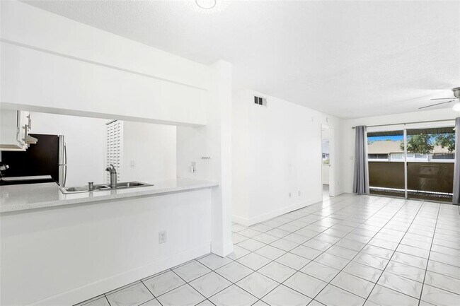 Building Photo - 6118 Curry Ford Rd