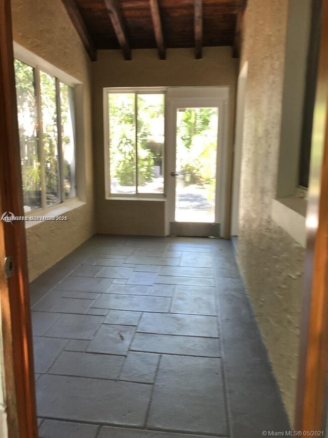 Building Photo - 329 W 28th St