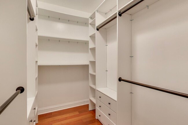 Building Photo - 4331 N Sacramento Ave