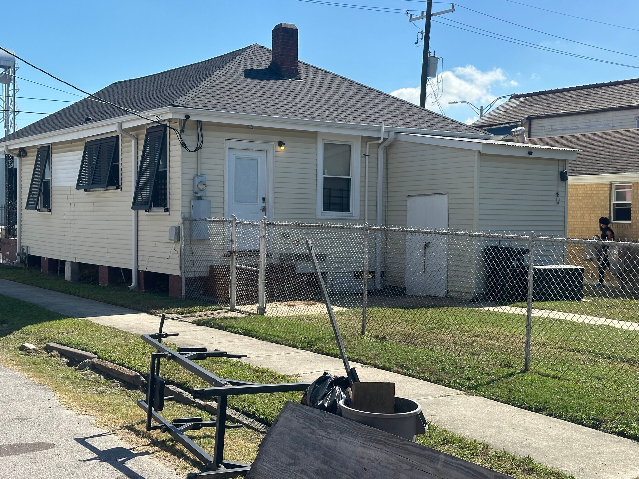 Building Photo - 1640 Poland Ave