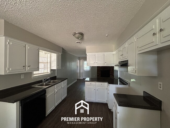 Building Photo - Charming 3BR/2BA Horn Lake Home | Hardwood Floors, Brick Fireplace & Fenced Yard