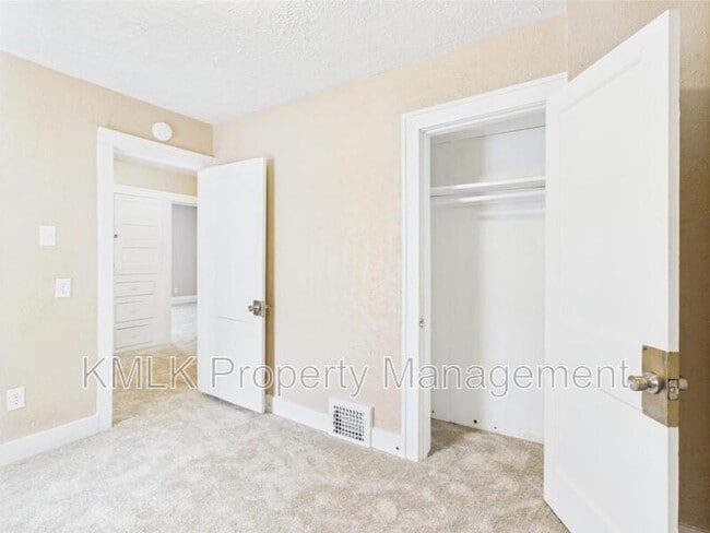 Building Photo - 84 E Mapledale Ave