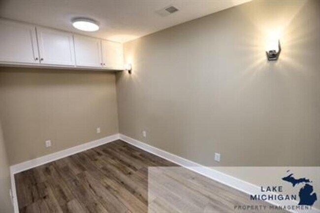 Building Photo - 8965 Plantation Dr SW