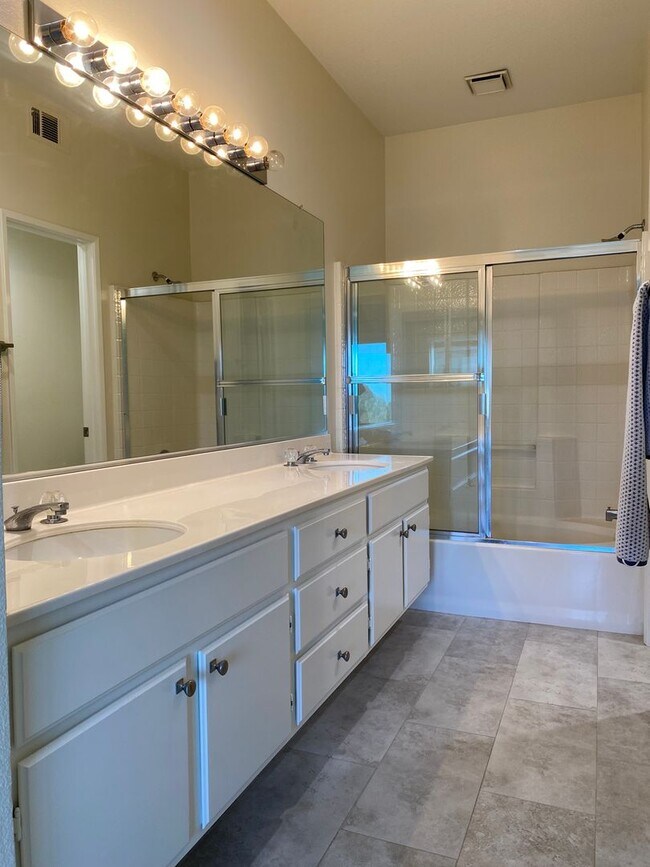 Building Photo - Great views from this gorgeous end unit townhome!