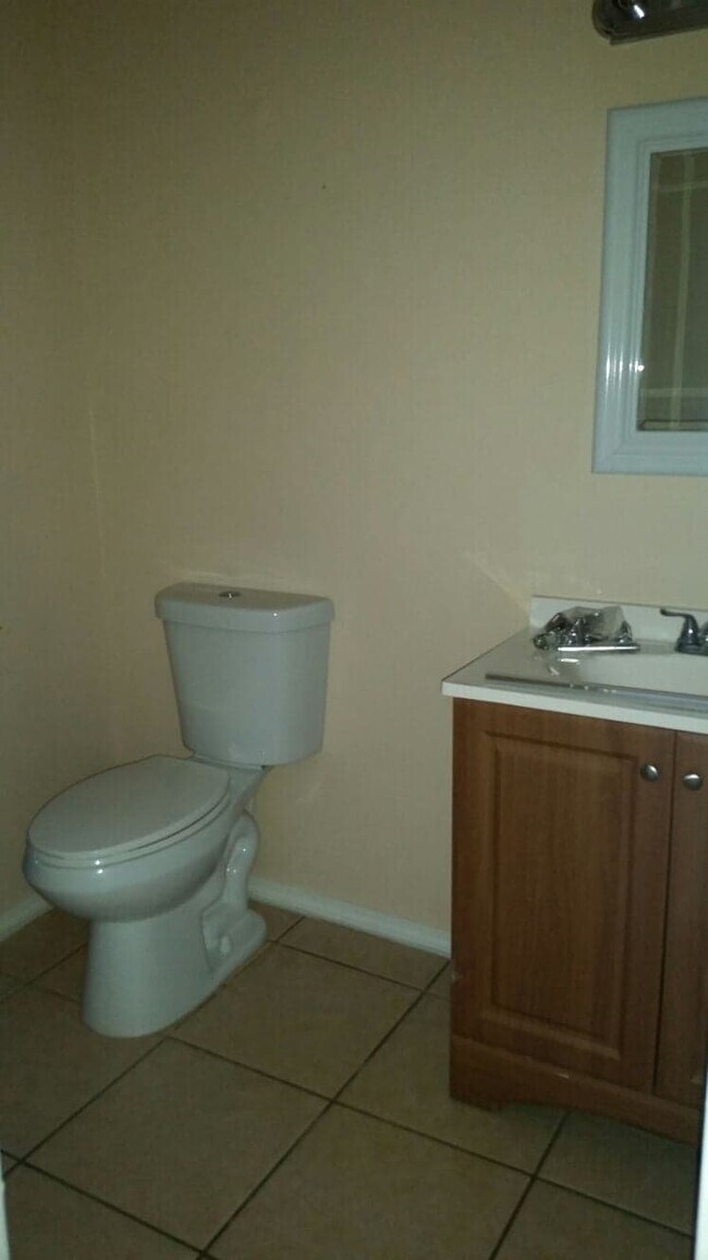 Building Photo - 909 E Jefferson St