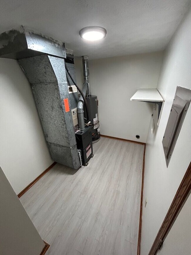 Building Photo - Updated Ranch with 2 Bedrooms, 1 Bath, and 1-Car Attached Garage!