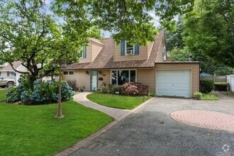 Building Photo - 341 Pin Oak Ln