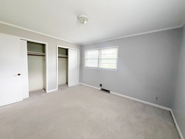 Building Photo - 3-Bedroom Home with Spacious Yard, Storage Shed & Natural Light