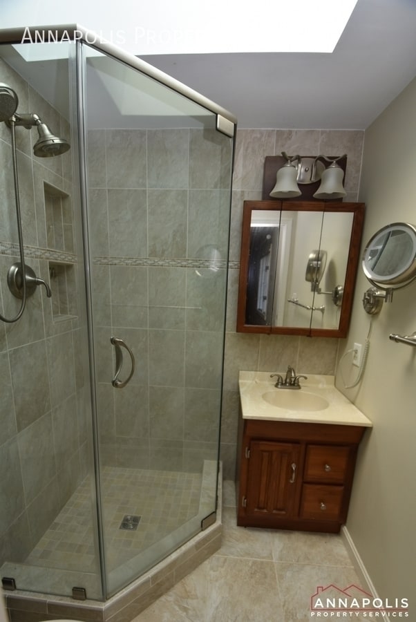 Building Photo - 821 Macsherry Dr