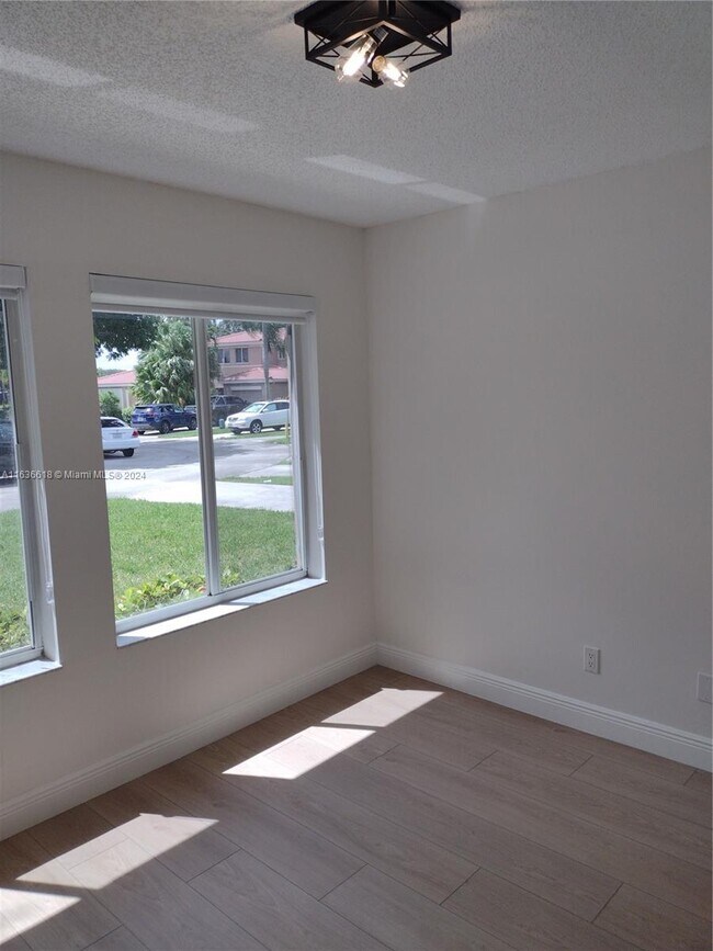 Building Photo - 1740 SW 110th Terrace