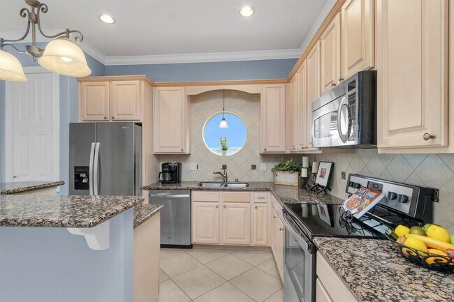 Building Photo - 168 Lake Point Blvd