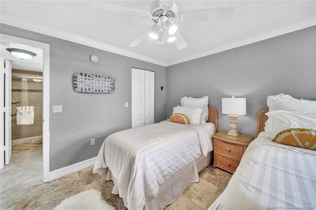 Building Photo - 10680 S Ocean Dr