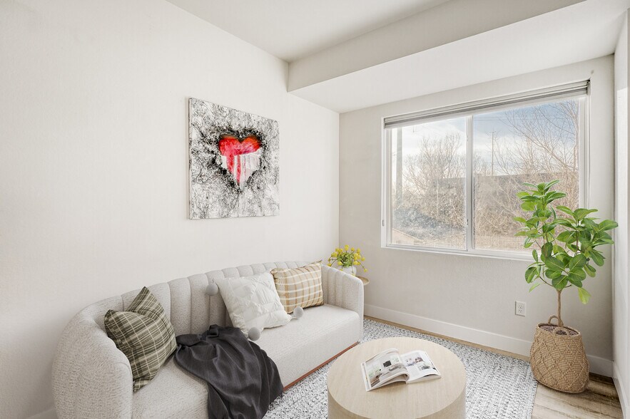 Building Photo - 5642 W 10th Pl