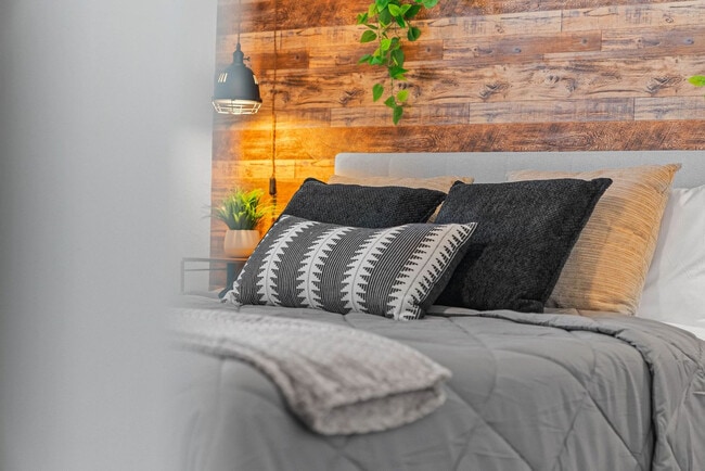 Building Photo - 10142 Montague St