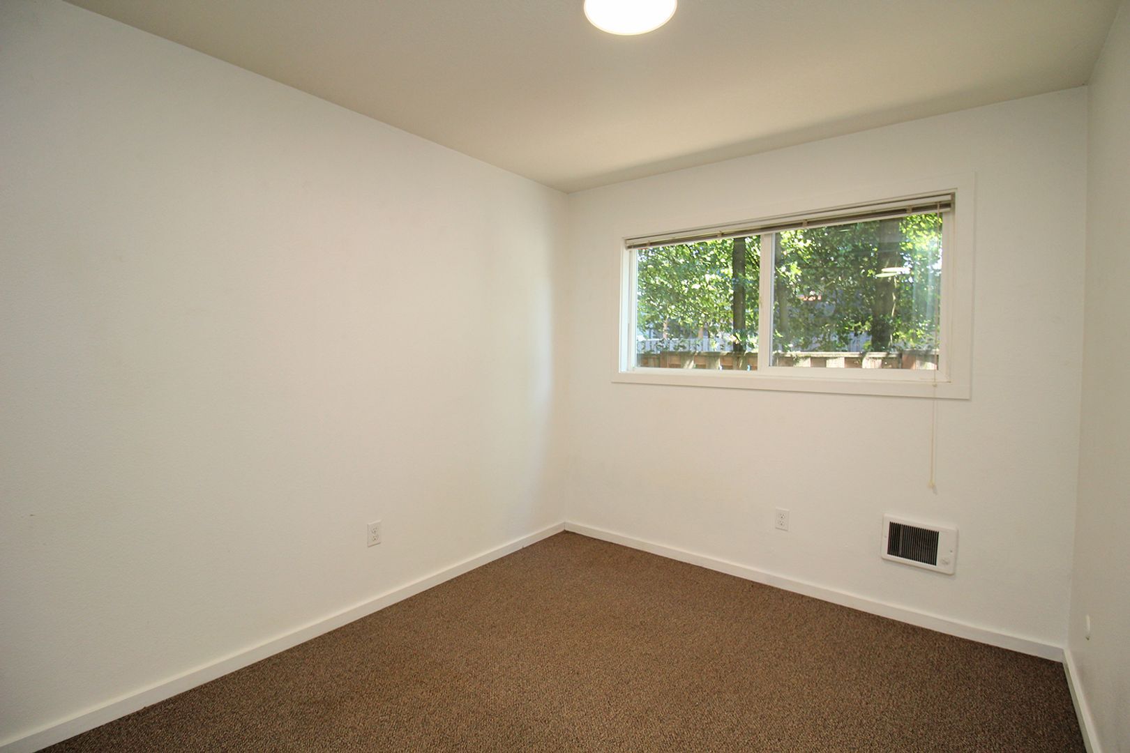 Building Photo - 4232-4232 SE Cesar Estrada Chavez Blvd