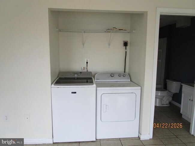 Building Photo - 540 Thompson St